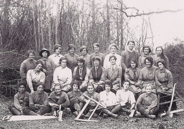 Beatrice Bennett and fellow timber workers at Chilgrove Camp, West Sussex, 1918.